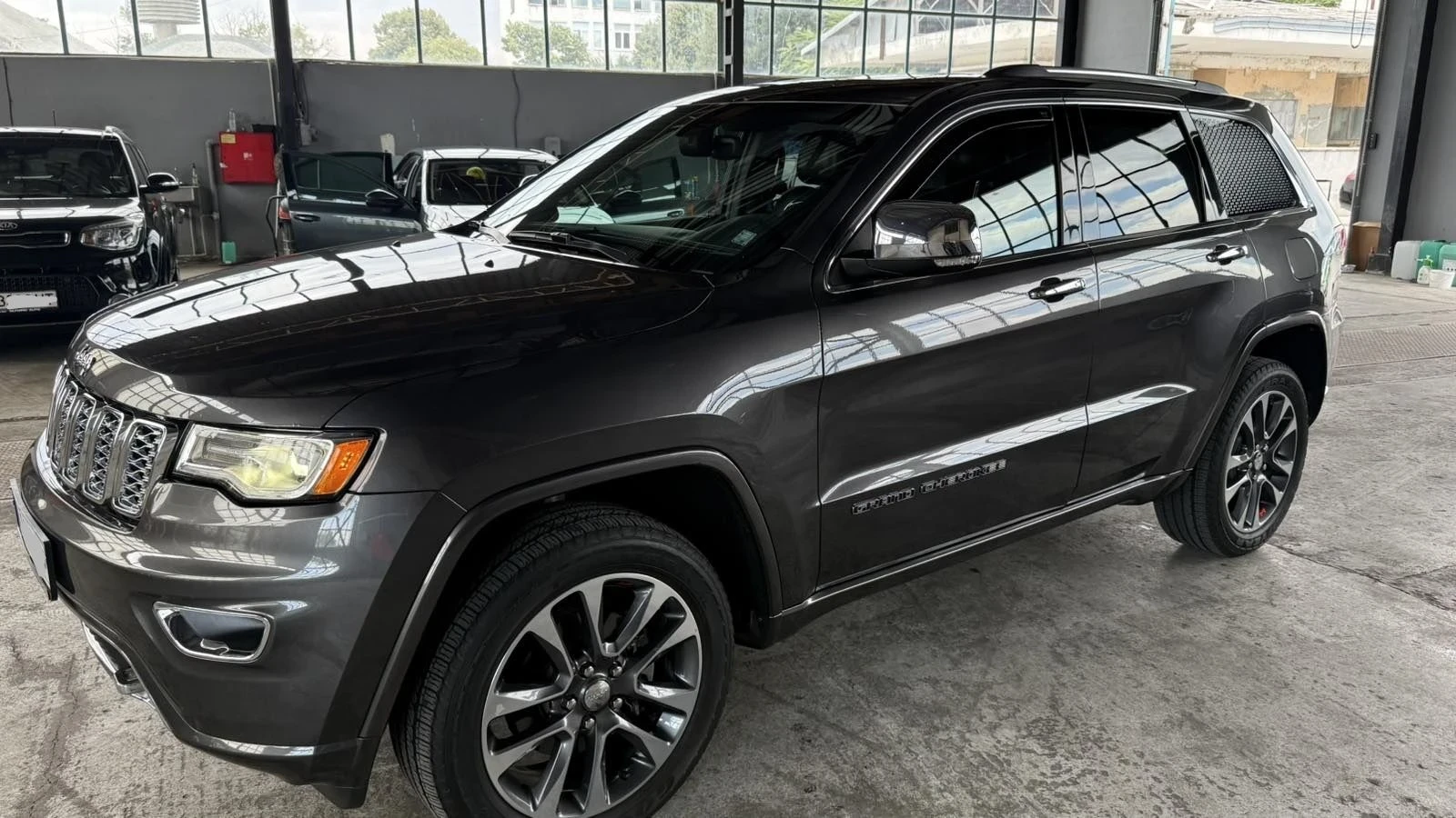 Jeep Grand cherokee Overland, снимка 4 - Автомобили и джипове - 55673950