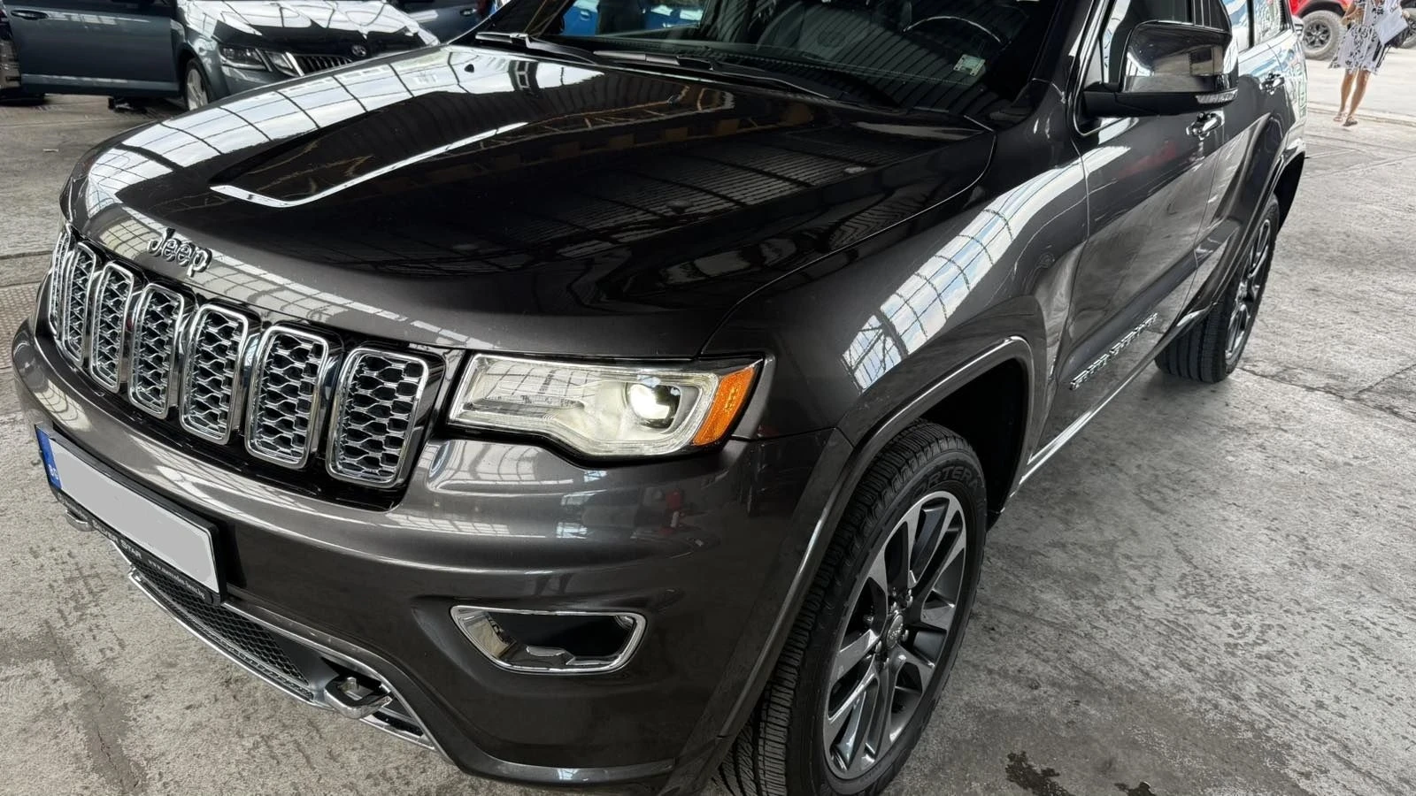 Jeep Grand cherokee Overland, снимка 3 - Автомобили и джипове - 55673950
