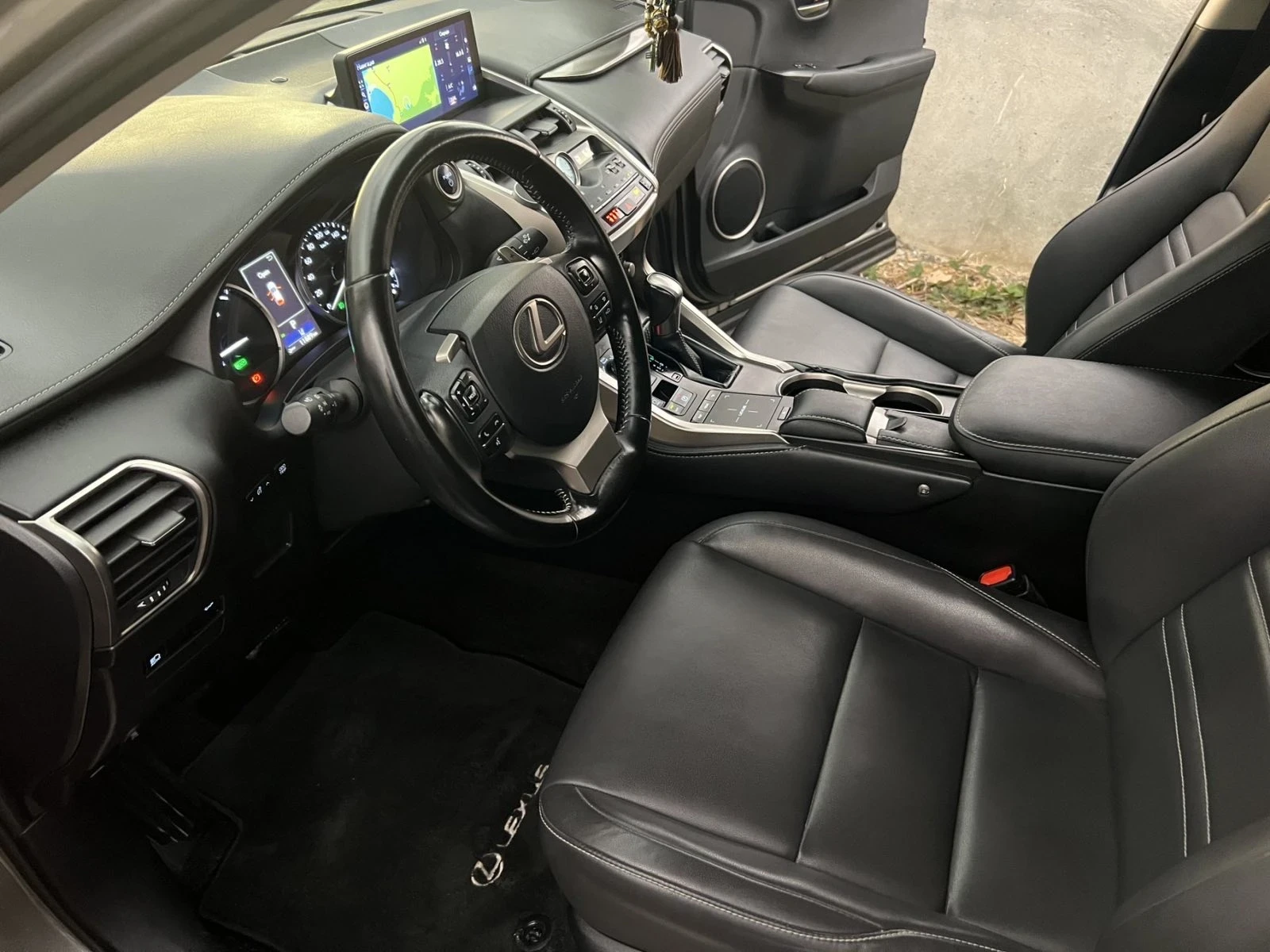 Lexus NX 300h, снимка 8 - Автомобили и джипове - 56121300
