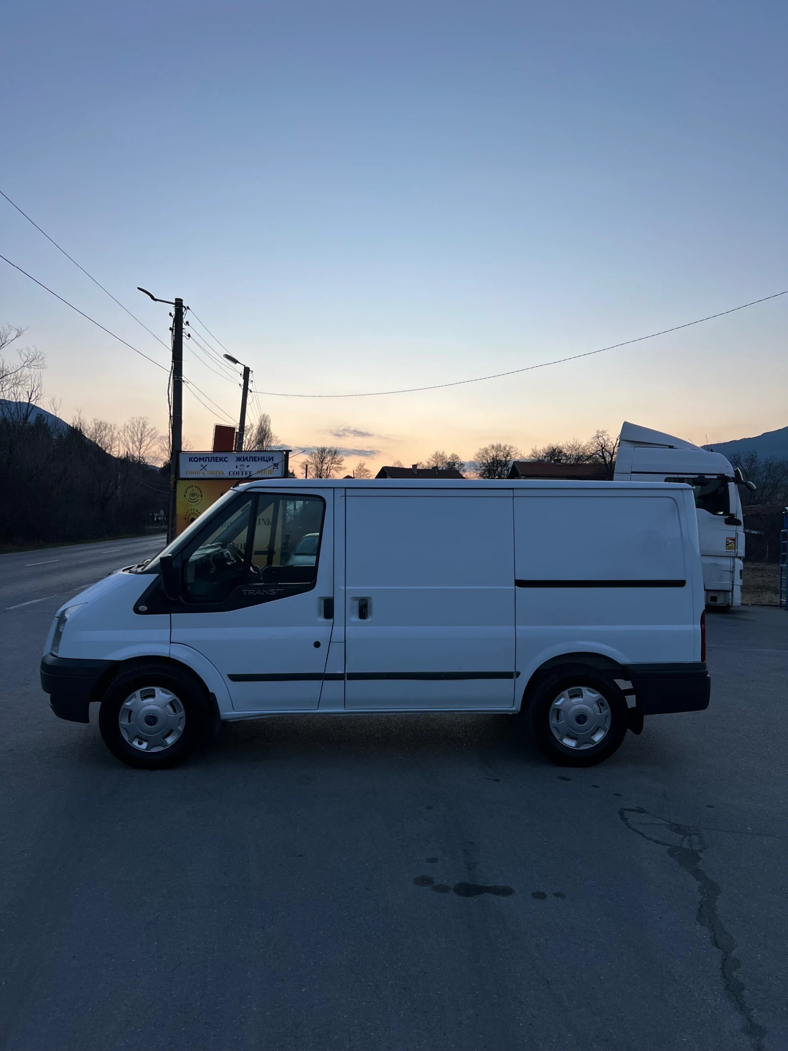 Ford Transit Климатик* 6ск.* 203хил.* Темпомат, снимка 5 - Бусове и автобуси - 53739383
