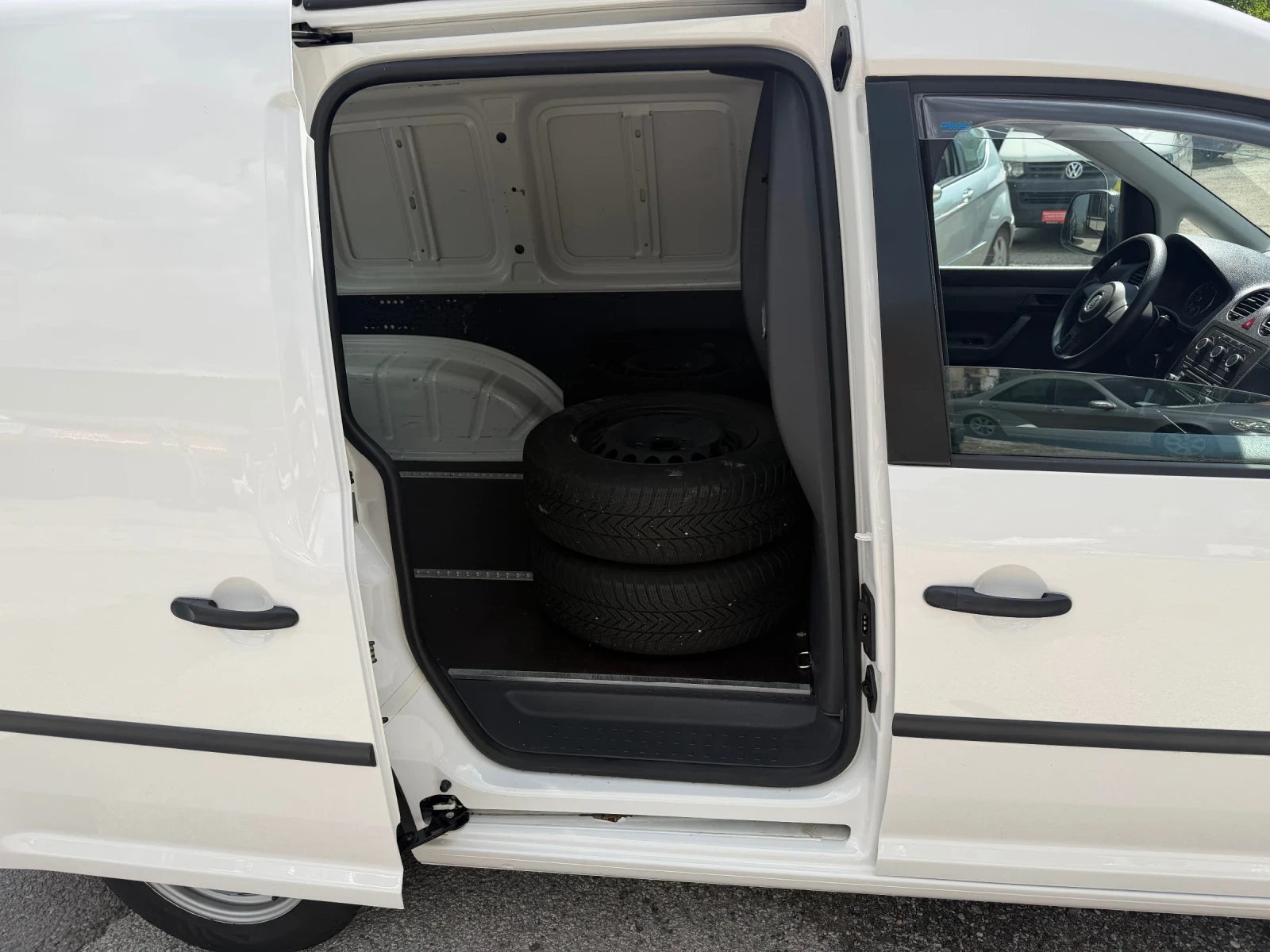 VW Caddy 1.2 TSI Климатик Euro 5, снимка 14 - Бусове и автобуси - 53994712