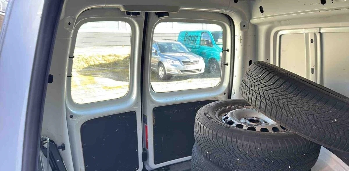 VW Caddy 1.2 TSI Климатик Euro 5, снимка 10 - Бусове и автобуси - 53994712