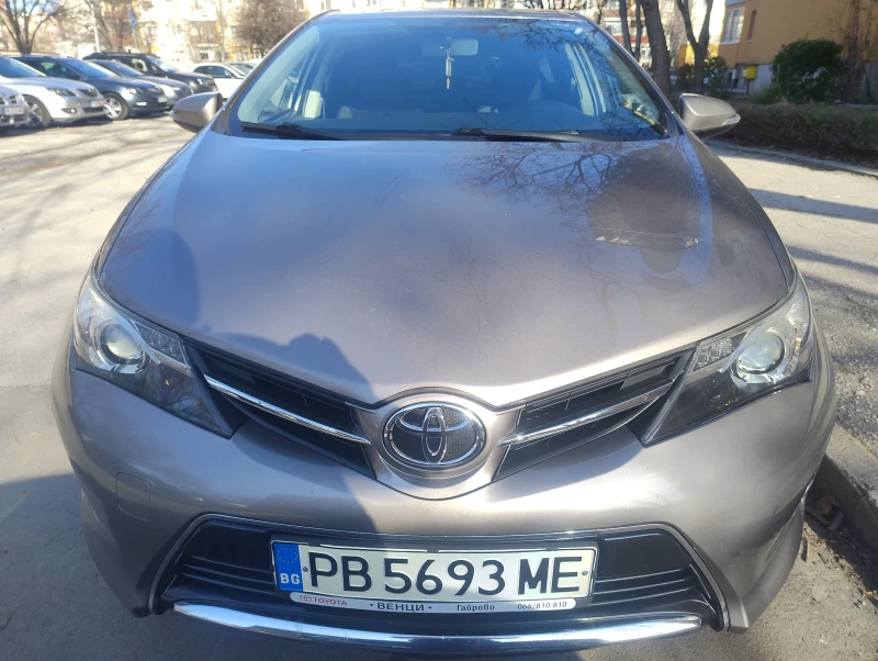 Toyota Auris, снимка 1 - Автомобили и джипове - 48919348