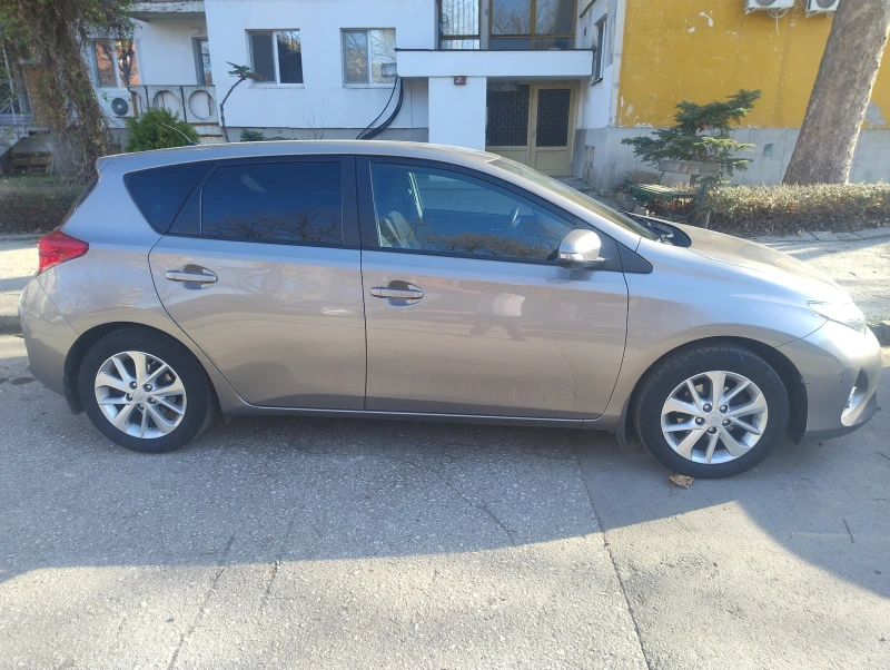 Toyota Auris, снимка 3 - Автомобили и джипове - 48919348