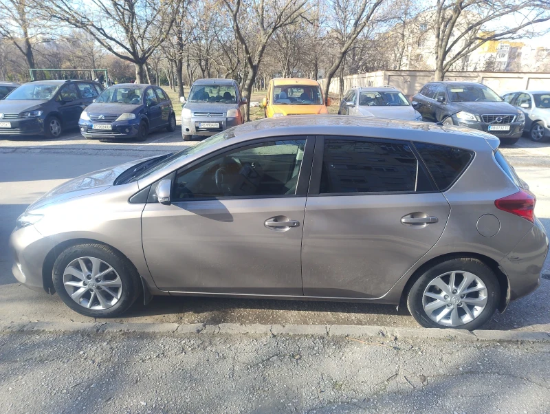 Toyota Auris, снимка 2 - Автомобили и джипове - 48919348