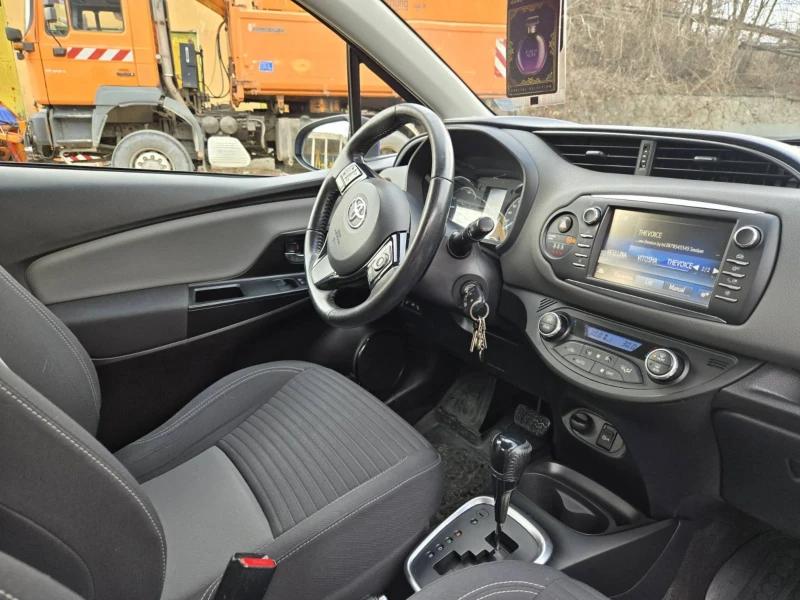 Toyota Yaris, снимка 9 - Автомобили и джипове - 48968530