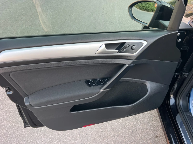 VW Golf 1.6 TDI/CUP/NAVI/PANORAMA, снимка 12 - Автомобили и джипове - 51193999