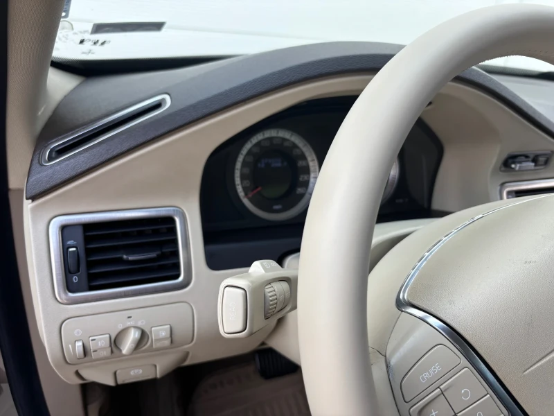 Volvo Xc70 2.4 D5 205к.с. AWD, снимка 8 - Автомобили и джипове - 51417777