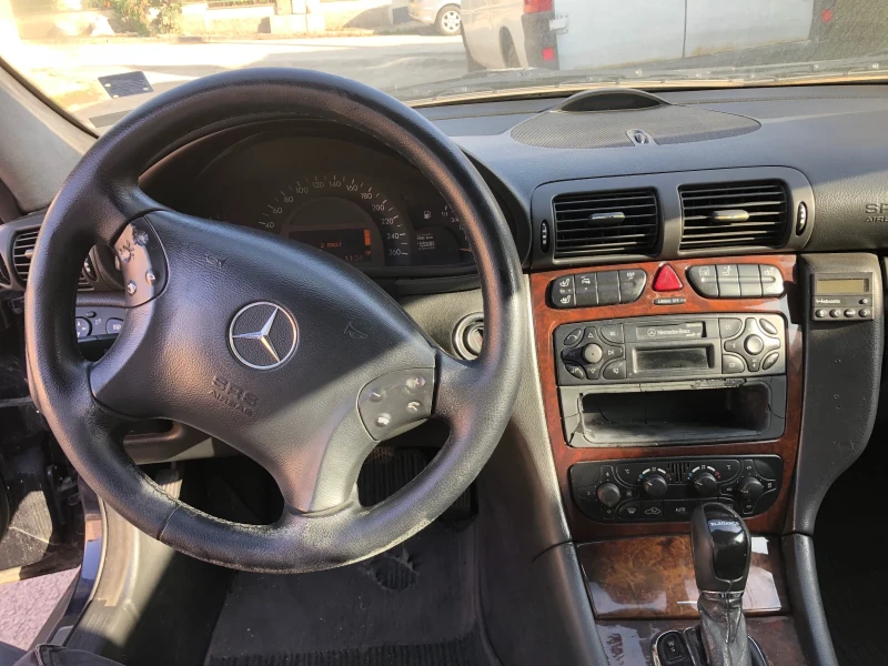Mercedes-Benz C 220 2.2, снимка 9 - Автомобили и джипове - 52549766