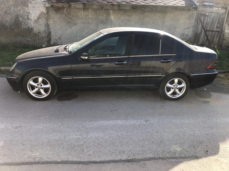 Mercedes-Benz C 220 2.2, снимка 4 - Автомобили и джипове - 52549766