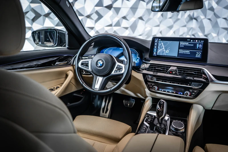 BMW 530 E xDrive Msport* Camera* Лизинг, снимка 10 - Автомобили и джипове - 52562226