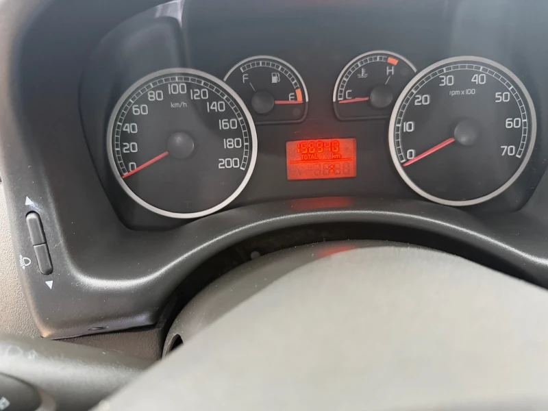 Fiat Punto 1.4i-60PS-КЛИМАТИК, снимка 13 - Автомобили и джипове - 52668495