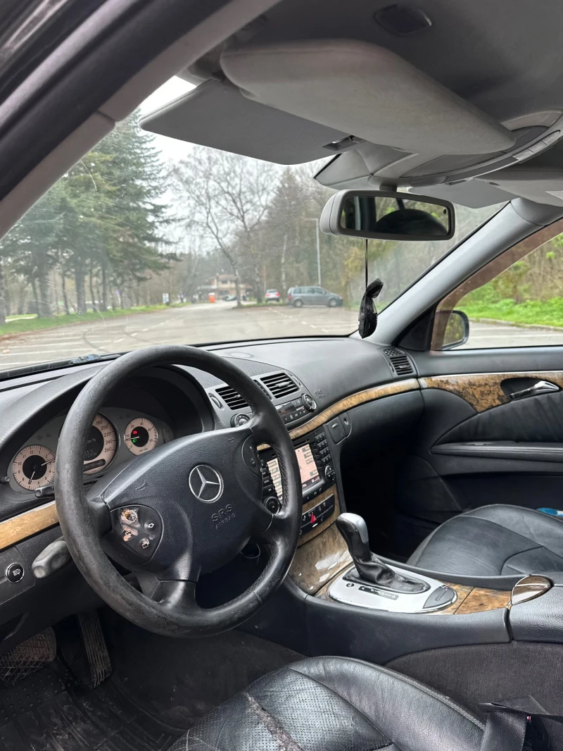 Mercedes-Benz E 320, снимка 9 - Автомобили и джипове - 52824240