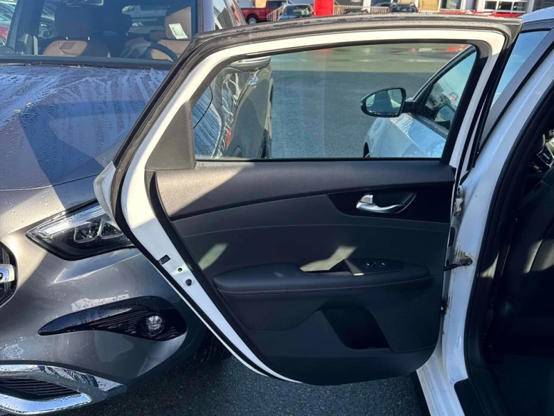 Kia Forte * GT * CARFAX * БЕЗ ПЪРВОНАЧАЛНА ВНОСКА, снимка 13 - Автомобили и джипове - 53097930