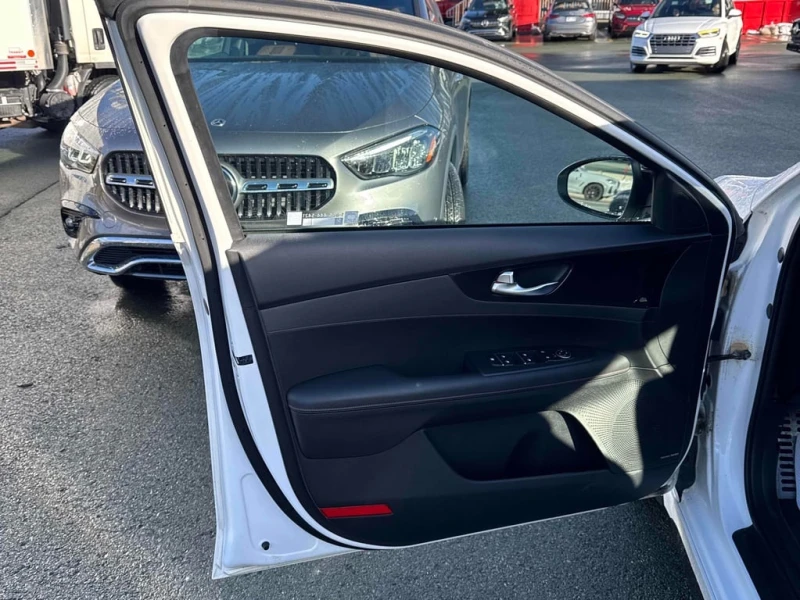 Kia Forte * GT * CARFAX * БЕЗ ПЪРВОНАЧАЛНА ВНОСКА, снимка 14 - Автомобили и джипове - 53097930