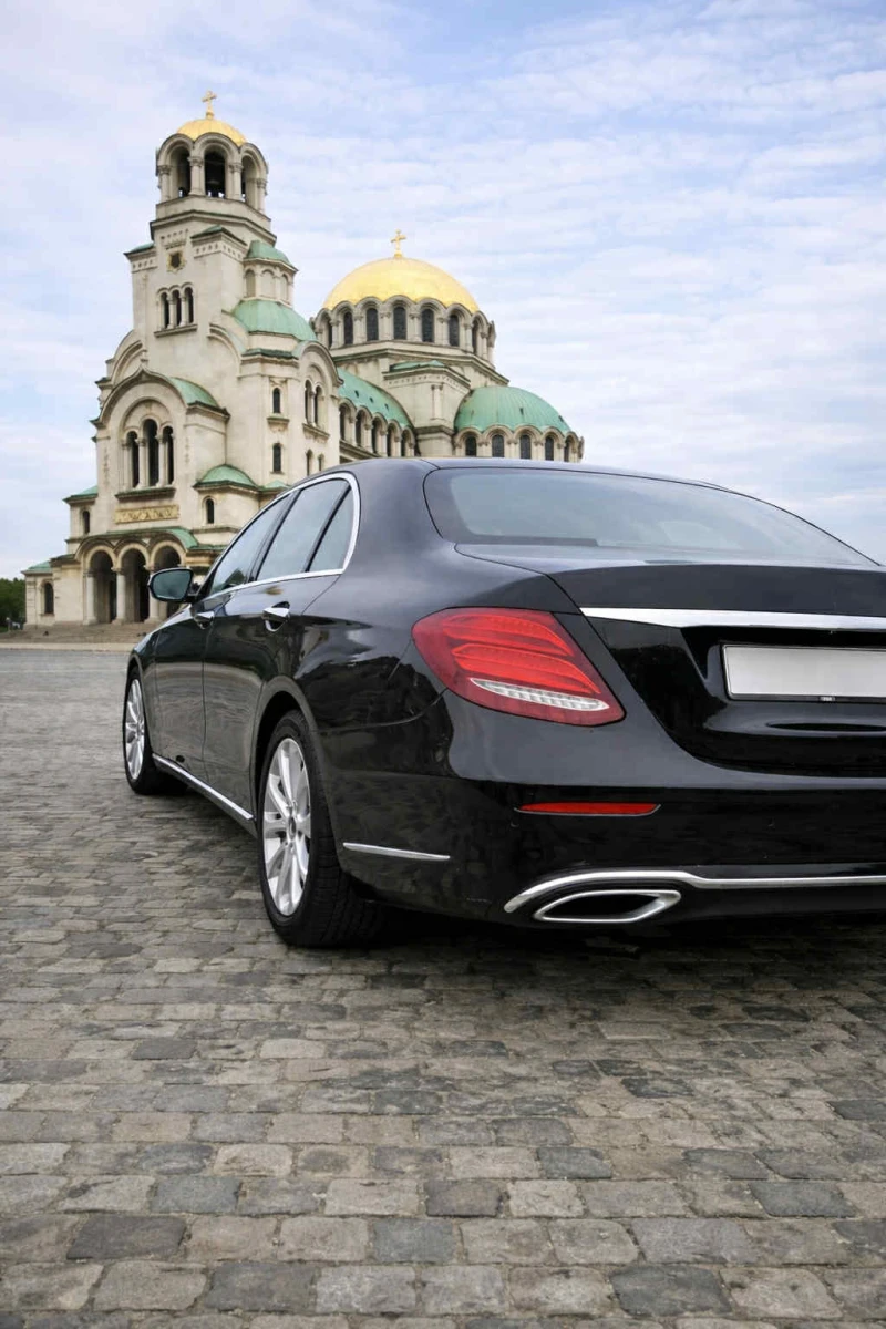 Mercedes-Benz E 220, снимка 3 - Автомобили и джипове - 53376342