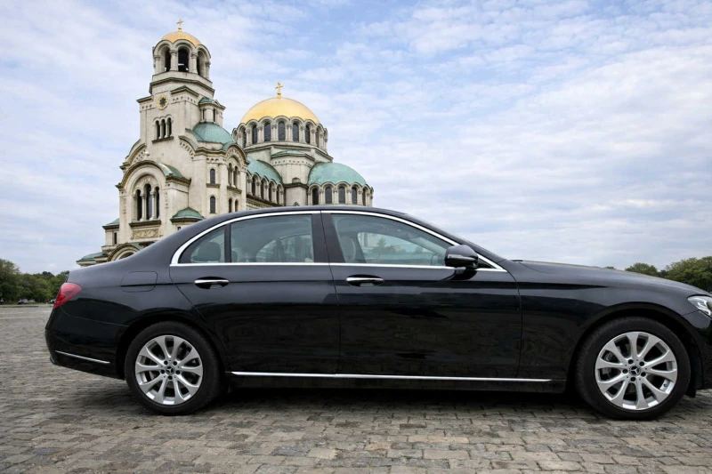 Mercedes-Benz E 220, снимка 2 - Автомобили и джипове - 53376342