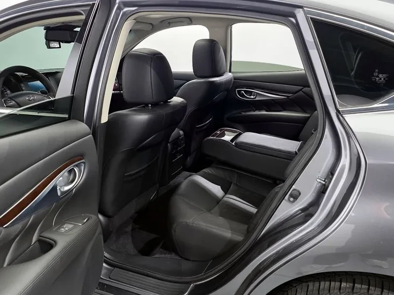 Infiniti Q70 Style 3.7 Бензин 4x4, снимка 9 - Автомобили и джипове - 55455900