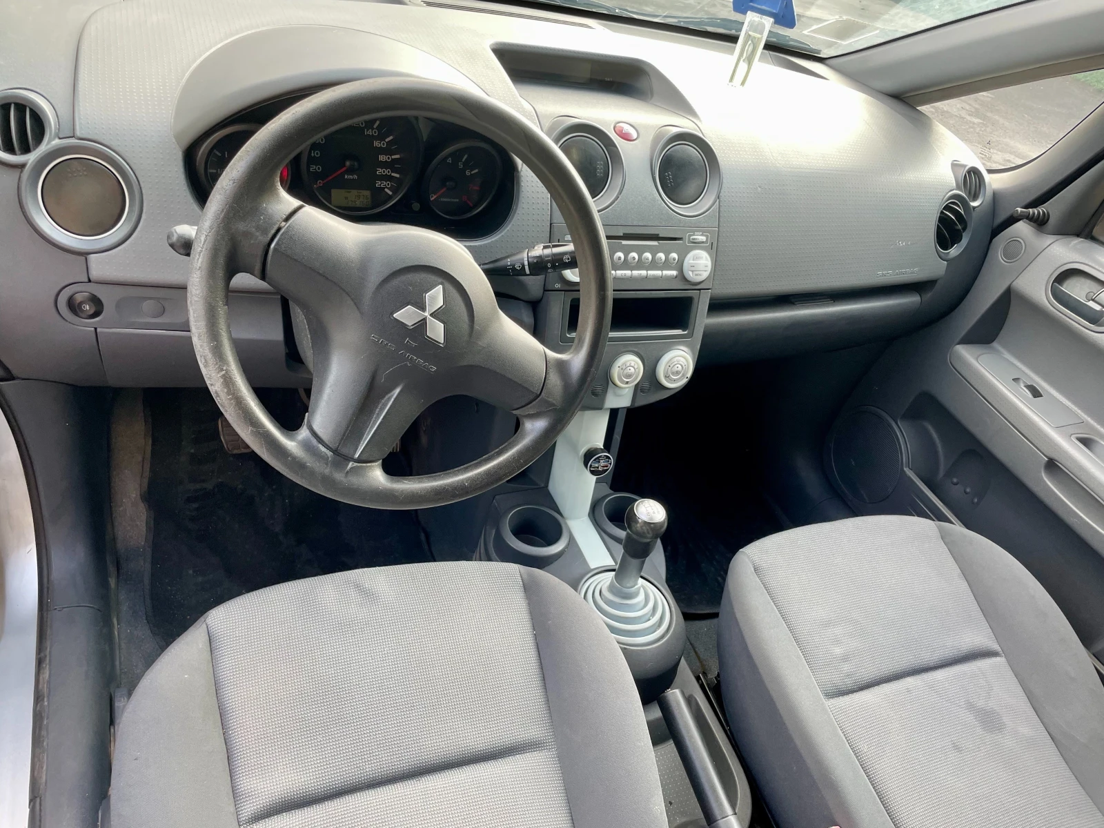 Mitsubishi Colt  - изображение 8