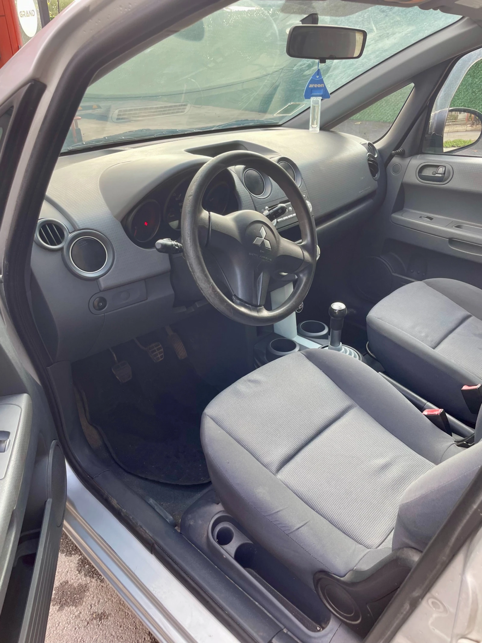 Mitsubishi Colt  - изображение 7