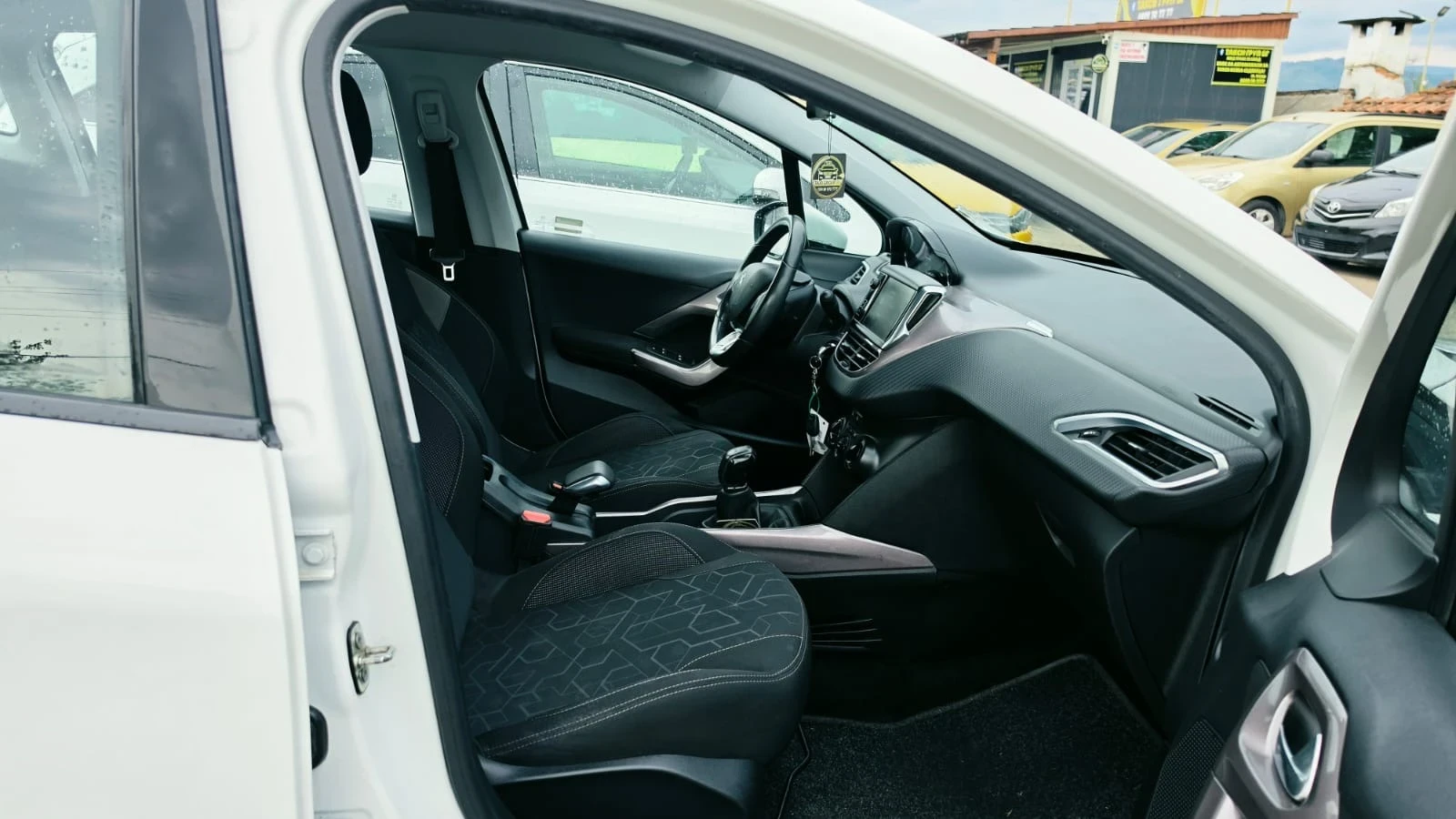 Peugeot 2008, снимка 10 - Автомобили и джипове - 54461435