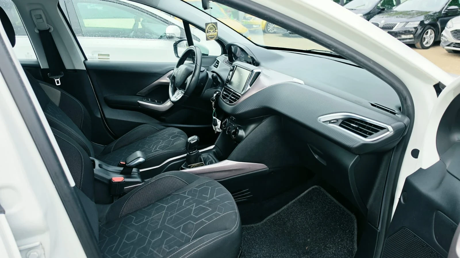 Peugeot 2008, снимка 15 - Автомобили и джипове - 54461435