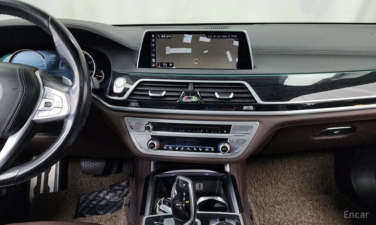 BMW 730 D* XDRIVE* МПАКЕТ* ОБДУХ* HARMAN* KARDON* 360* , снимка 12 - Автомобили и джипове - 54611923