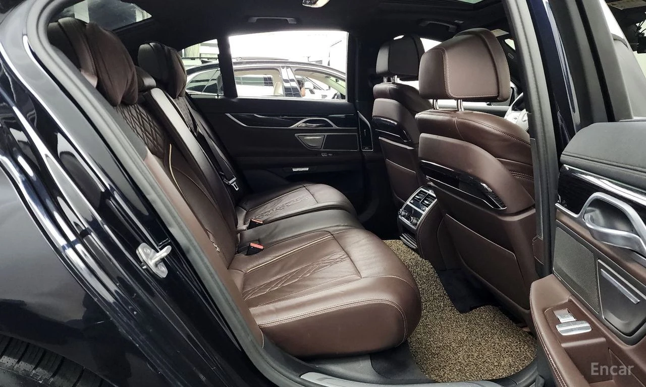 BMW 730 D* XDRIVE* МПАКЕТ* ОБДУХ* HARMAN* KARDON* 360* , снимка 10 - Автомобили и джипове - 54611923
