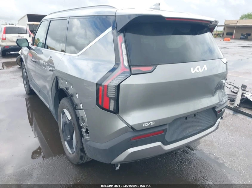 Kia EV9 Wind, снимка 3 - Автомобили и джипове - 54906258