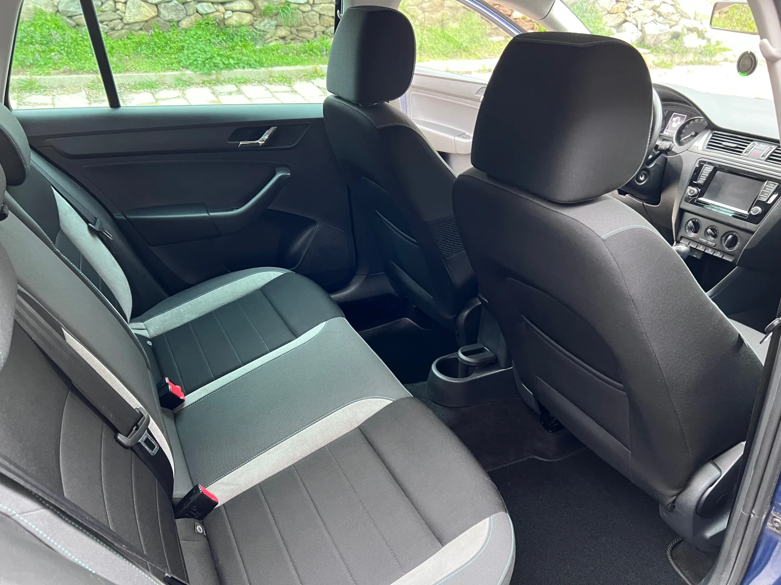 Skoda Rapid 1.4 TDI DSG, снимка 13 - Автомобили и джипове - 55631163