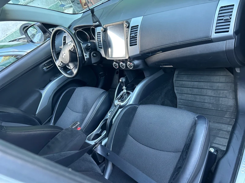 Mitsubishi Outlander 2.2 Di-d, снимка 7 - Автомобили и джипове - 52533943