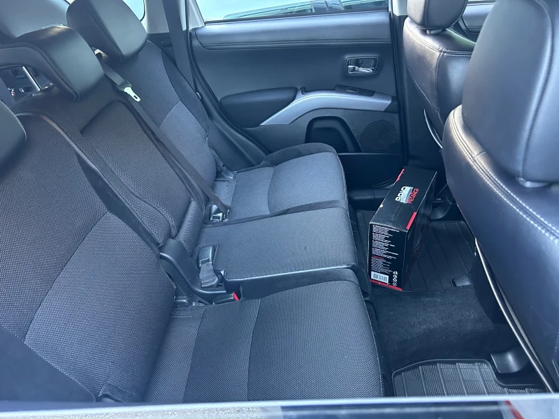 Mitsubishi Outlander 2.2 Di-d, снимка 6 - Автомобили и джипове - 52533943