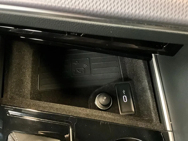 VW Touareg R-LINE/231HP/BLACK-STYLE/CAM/CARPLAY/KLESS/856f, снимка 15 - Автомобили и джипове - 52167050