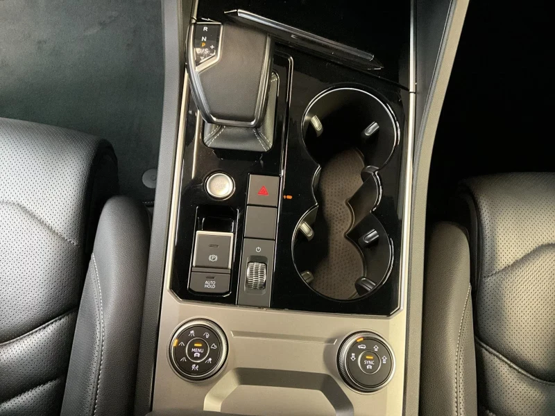 VW Touareg R-LINE/231HP/BLACK-STYLE/CAM/CARPLAY/KLESS/856f, снимка 14 - Автомобили и джипове - 52167050