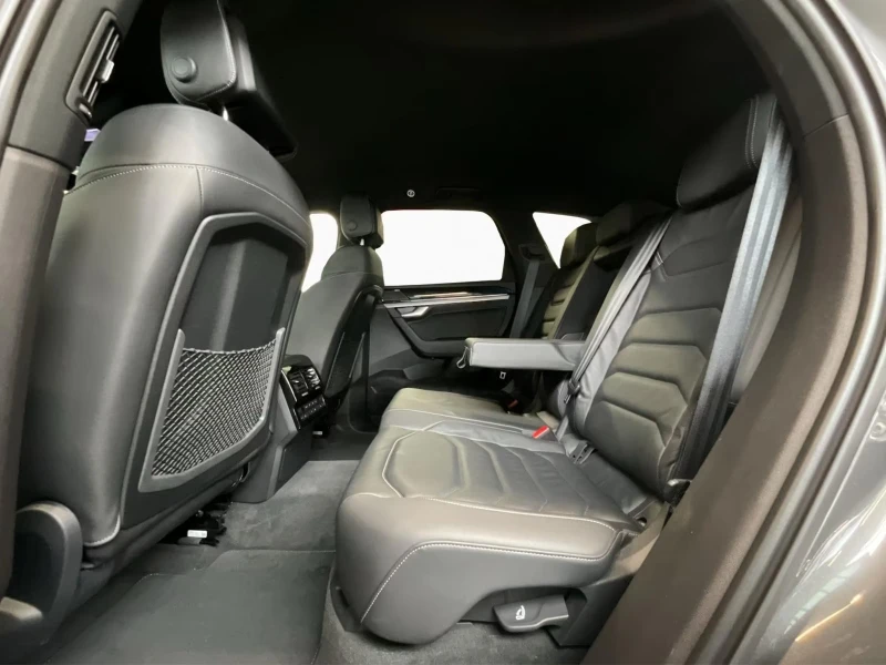 VW Touareg R-LINE/231HP/BLACK-STYLE/CAM/CARPLAY/KLESS/856f, снимка 16 - Автомобили и джипове - 52167050