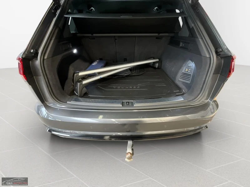 VW Touareg R-LINE/231HP/BLACK-STYLE/CAM/CARPLAY/KLESS/856f, снимка 7 - Автомобили и джипове - 52167050