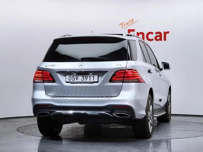 Mercedes-Benz GLE 350 D 4Matic Premium, снимка 4 - Автомобили и джипове - 53827989