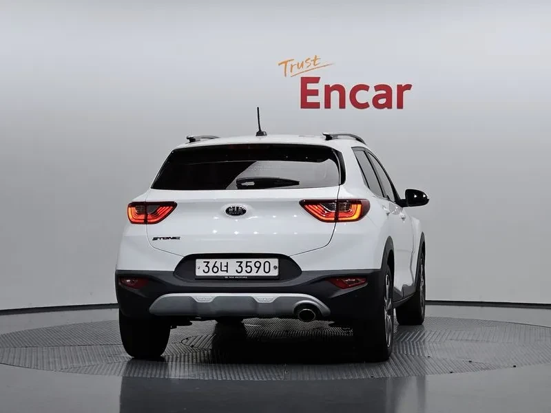 Kia Stonic 1.6 Prestige, снимка 4 - Автомобили и джипове - 55085538