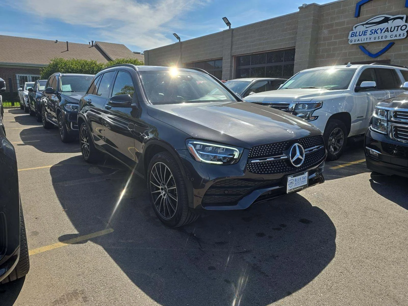 Mercedes-Benz GLC 300 AMG PACK* KEYLESS GO* AMBIENT* PANO* MBUX* КАМЕРА* - изображение 2