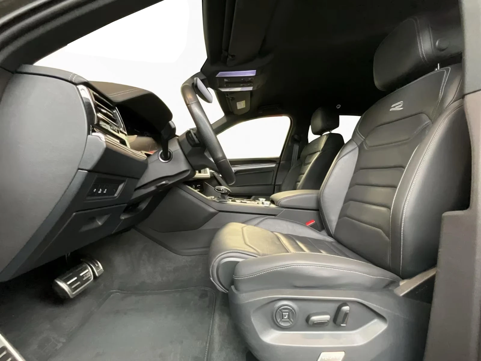 VW Touareg R-LINE/231HP/BLACK-STYLE/CAM/CARPLAY/KLESS/856f - изображение 8