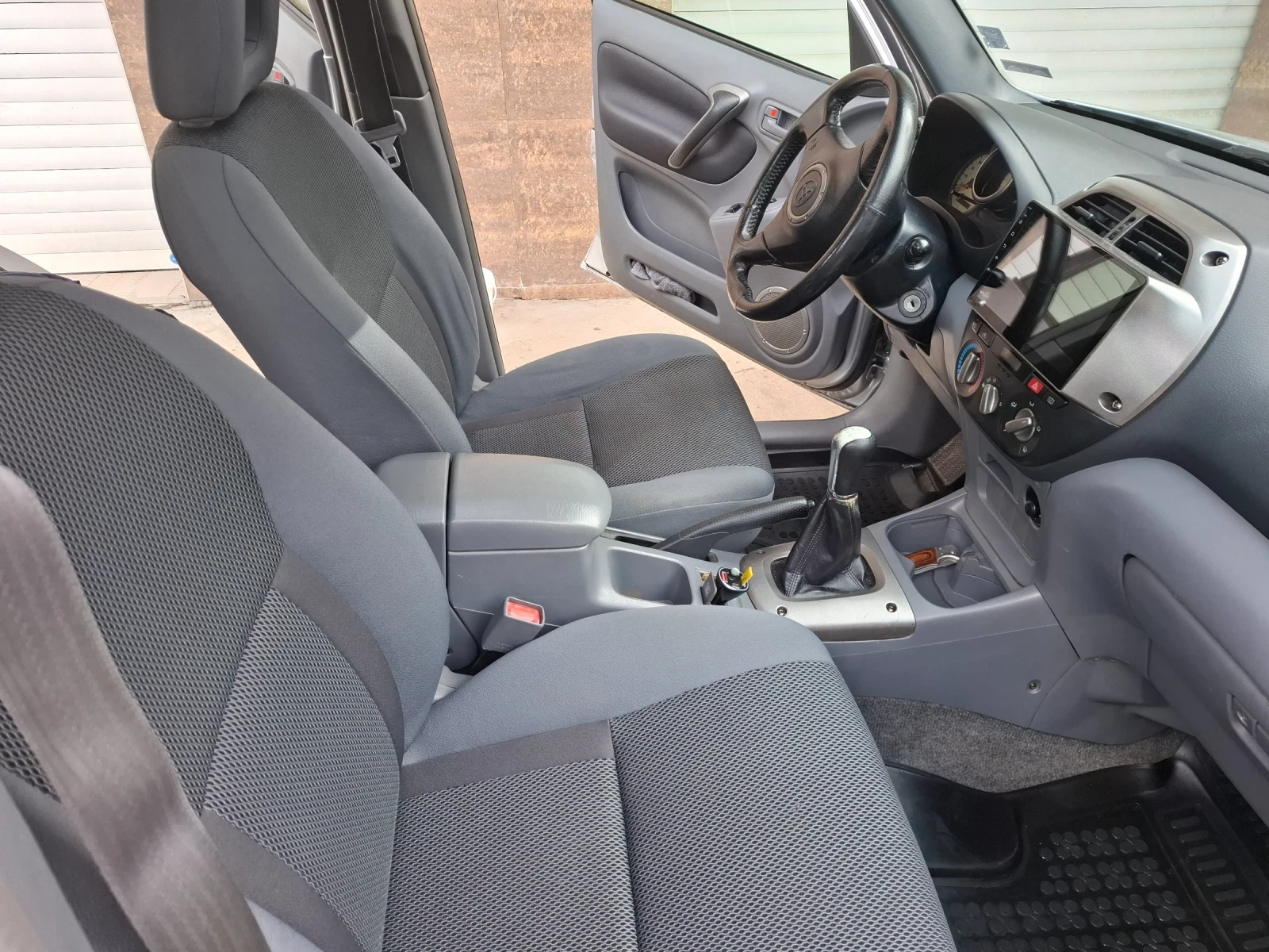 Toyota Rav4 D4D, снимка 5 - Автомобили и джипове - 54001294