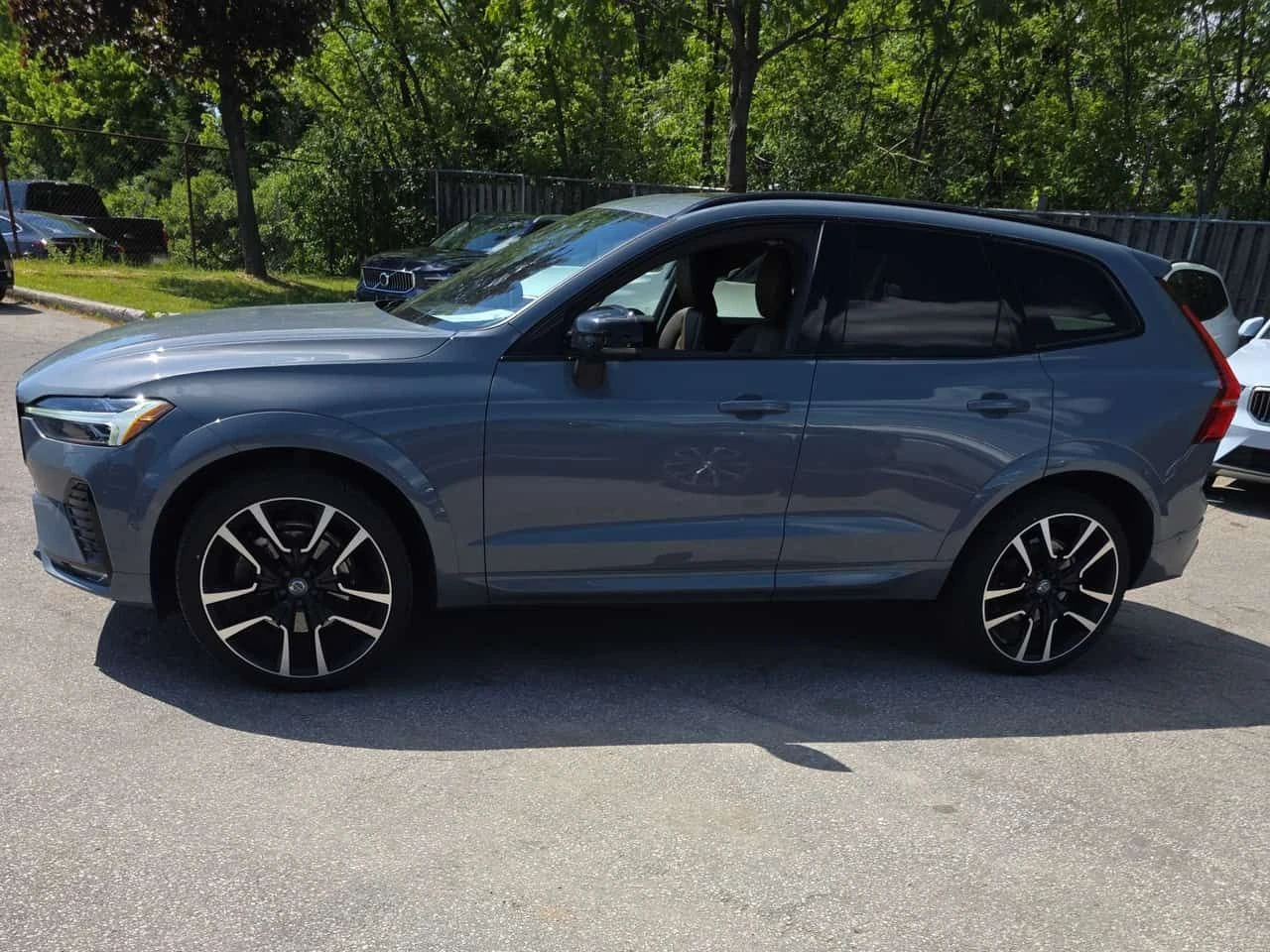 Volvo XC60 * Ultimate Dark Theme * CARFAX * 360 * 22" , снимка 2 - Автомобили и джипове - 54896302