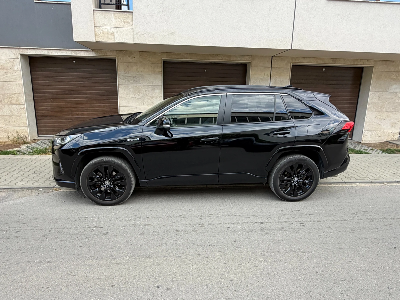 Toyota Rav4 2.5 Hybrid AWD-i Black Edition- в Гаранция, снимка 5 - Автомобили и джипове - 55931758