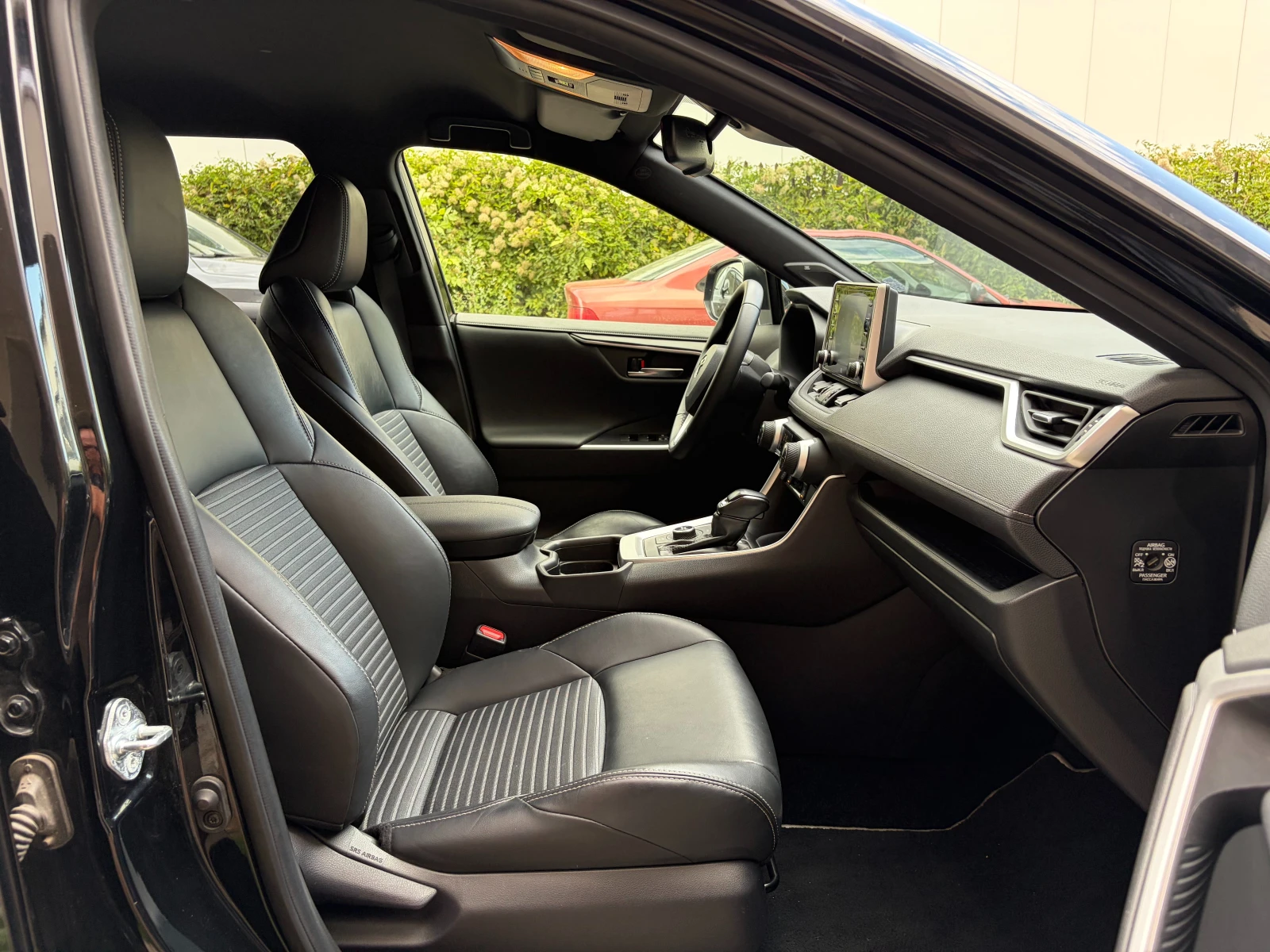 Toyota Rav4 2.5 Hybrid AWD-i Black Edition- в Гаранция, снимка 16 - Автомобили и джипове - 55931758