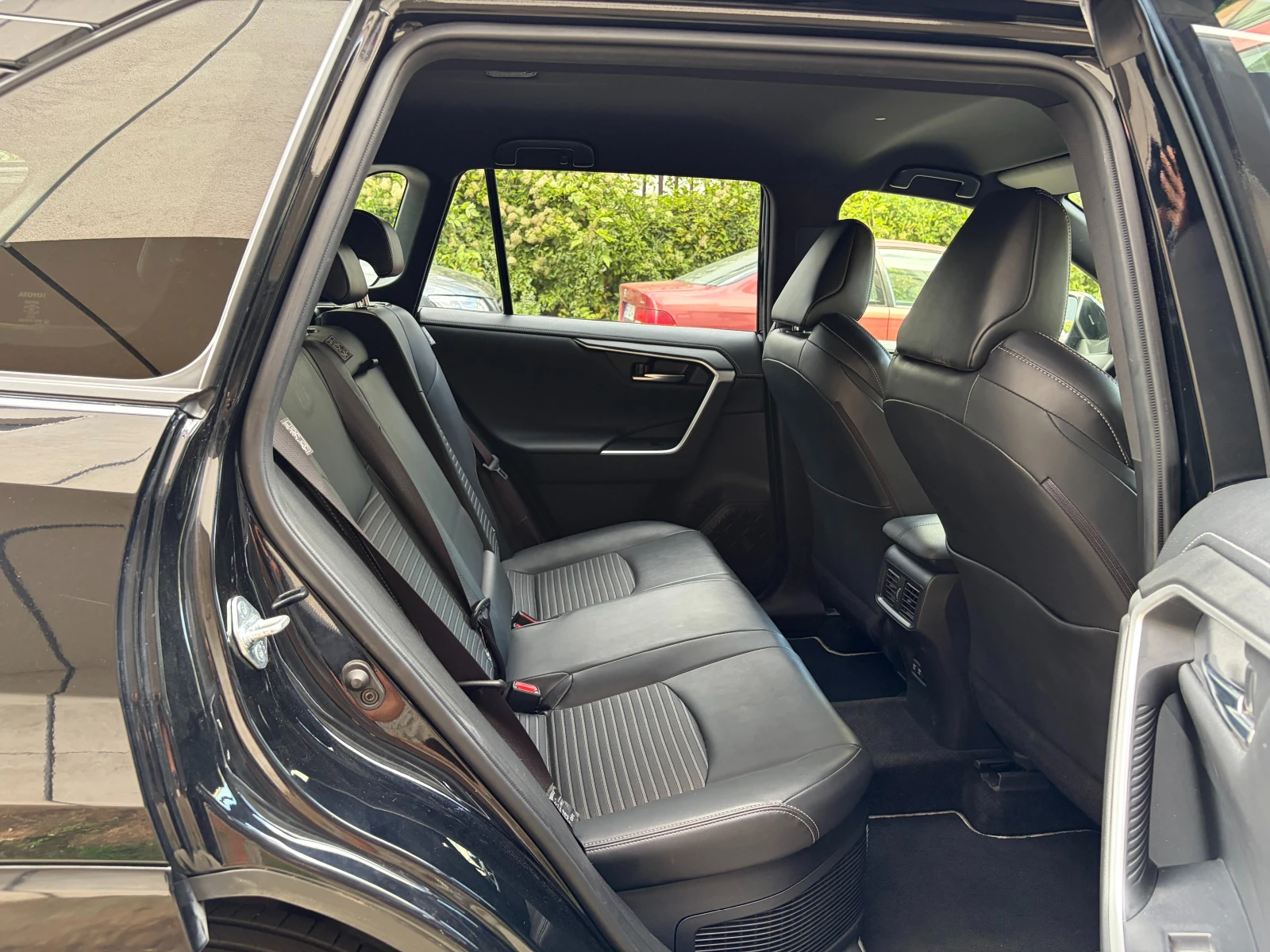 Toyota Rav4 2.5 Hybrid AWD-i Black Edition- в Гаранция, снимка 15 - Автомобили и джипове - 55931758
