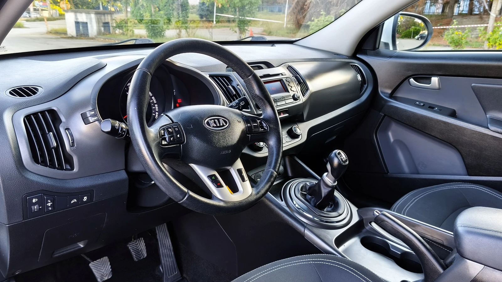 Kia Sportage 1.6i 115000km, снимка 9 - Автомобили и джипове - 56207788