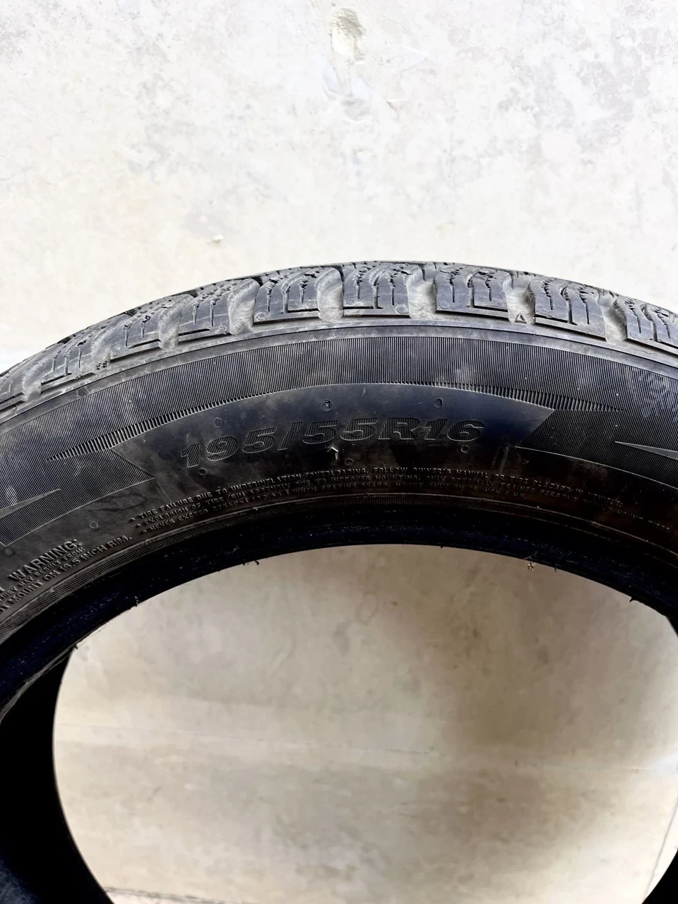 Гуми Зимни 195/55R16, снимка 3 - Гуми и джанти - 54842115
