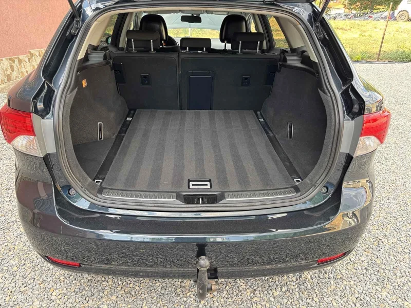 Toyota Avensis, снимка 14 - Автомобили и джипове - 51307936