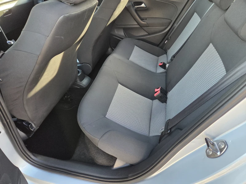 VW Polo 1.2 i 5врати, снимка 16 - Автомобили и джипове - 52404557