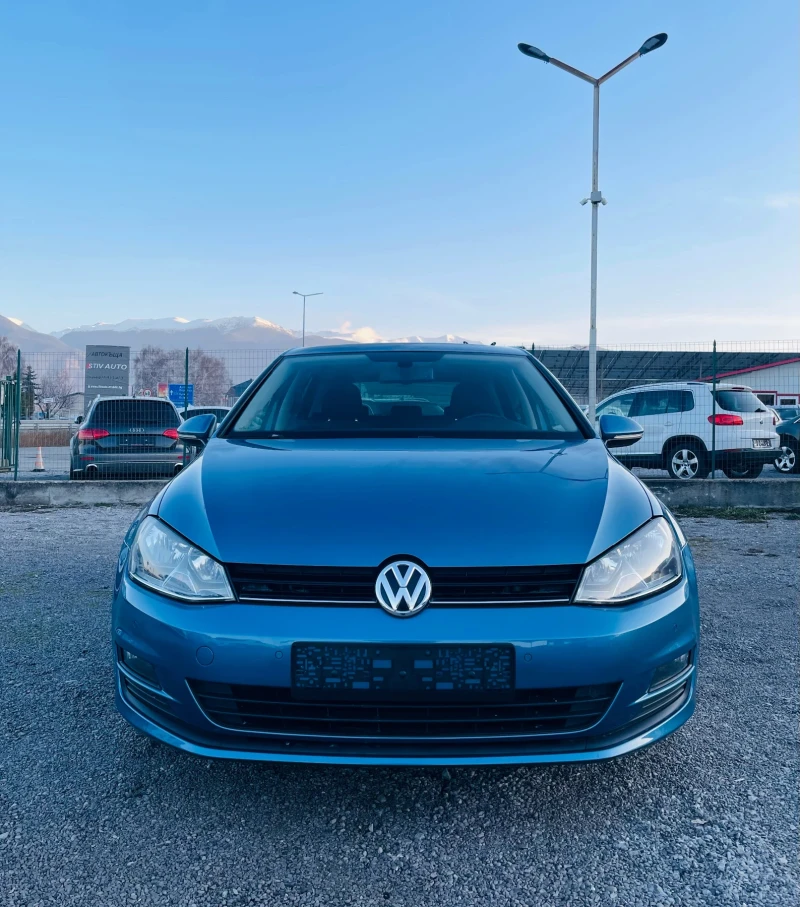 VW Golf 2.0 TDI CUP * Нави* Пиано лак* Сервизна история* , снимка 2 - Автомобили и джипове - 52864628